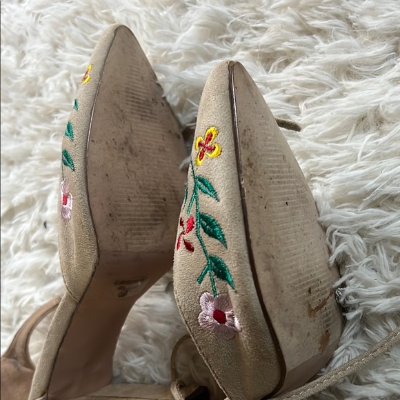 Chase and Chloe Beige Embroidered Women's Shoes - Picture 4 of 4